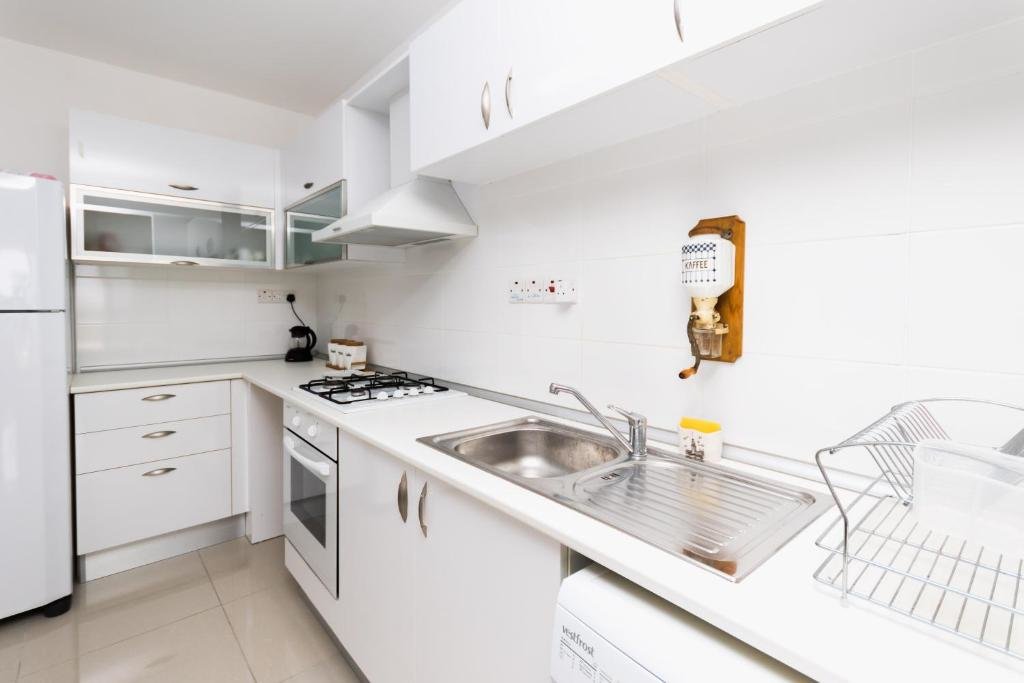 Алсанджак: Spacious Three-Bedroom Apartment with Sea View A3