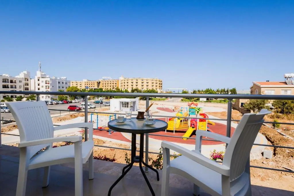 Кирения: Comfortable One-Bedroom Apartment near the Sea and Casino Merit Park Sel 2-6