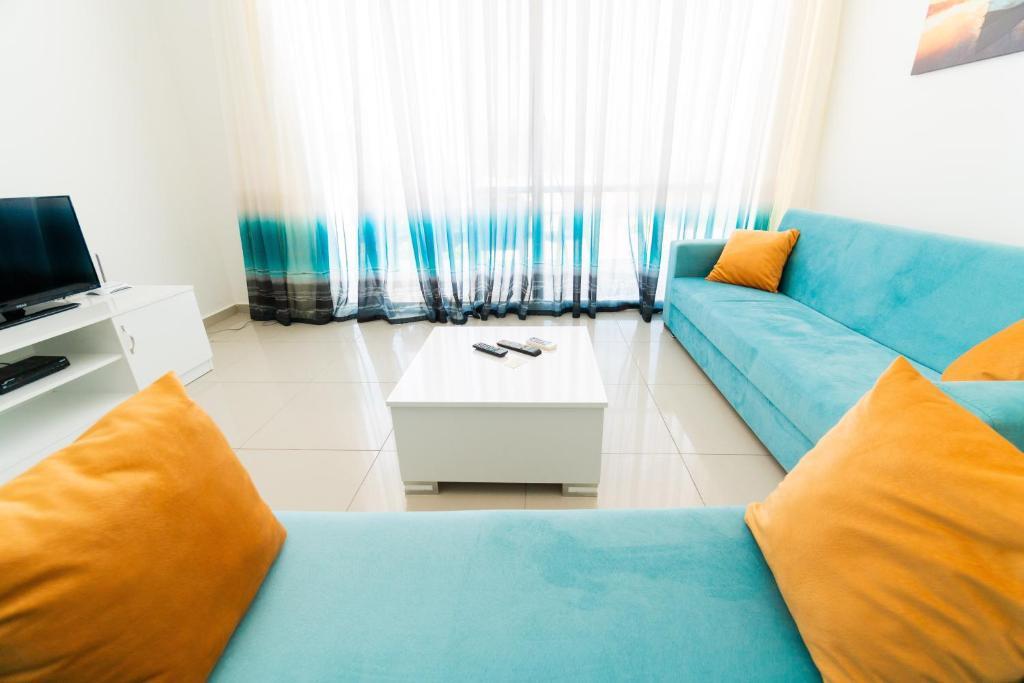 Алсанджак: Spacious Three-Bedroom Apartment with Sea View A4
