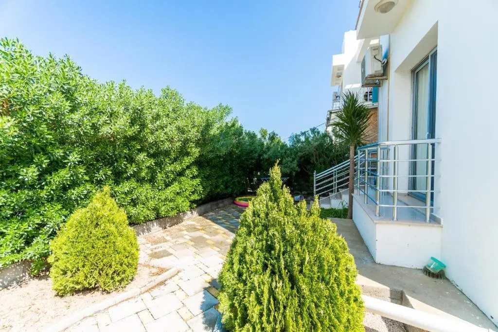 Beautiful & Quiet Two-Bedroom Apartment with Private Garden Lukomorye C1 — фото 1