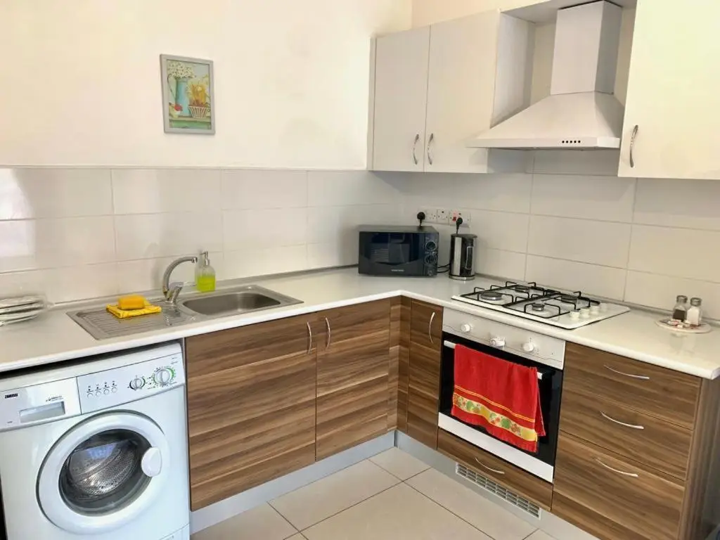 Алсанджак: Beautiful & Quiet Two-Bedroom Apartment with Private Garden Lukomorye C1