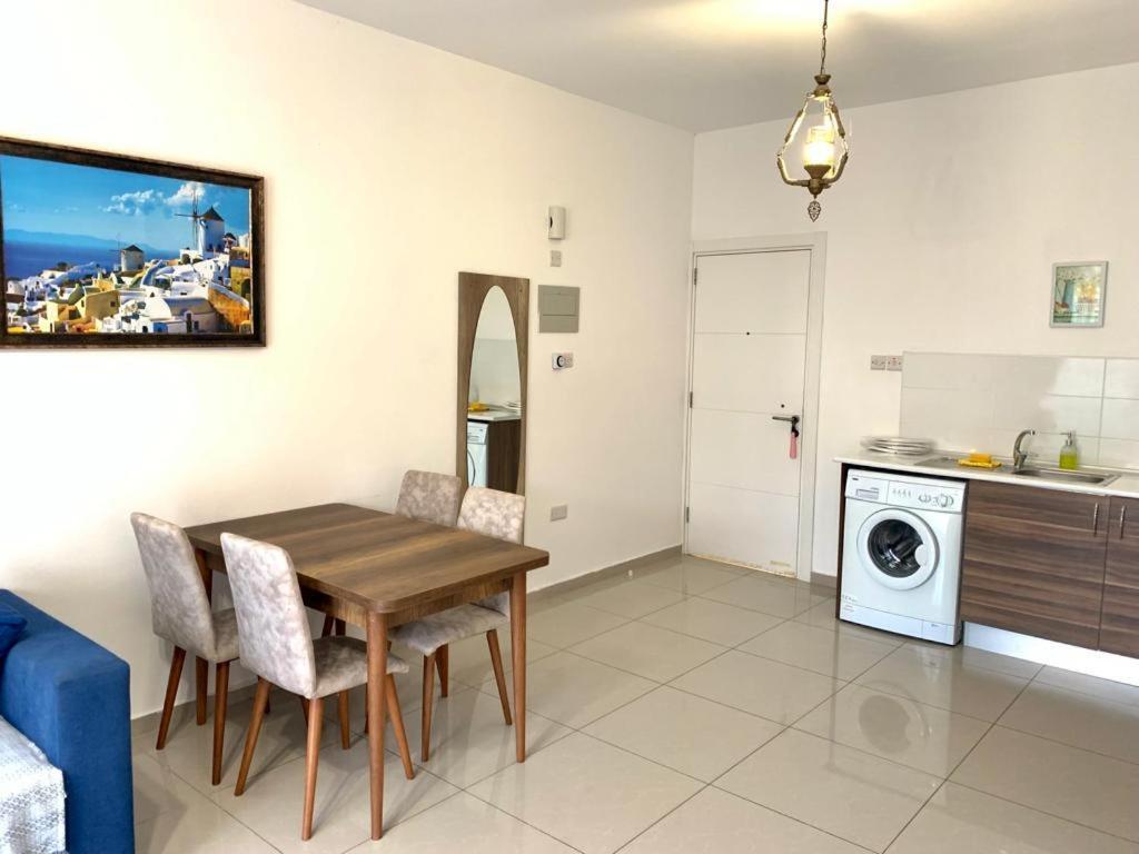 Алсанджак: Beautiful & Quiet Two-Bedroom Apartment with Private Garden Lukomorye C1