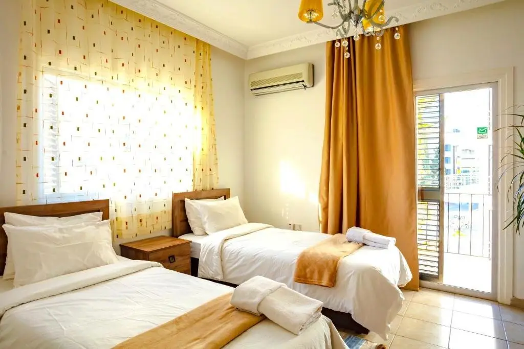 Кирения: ENTER hostel