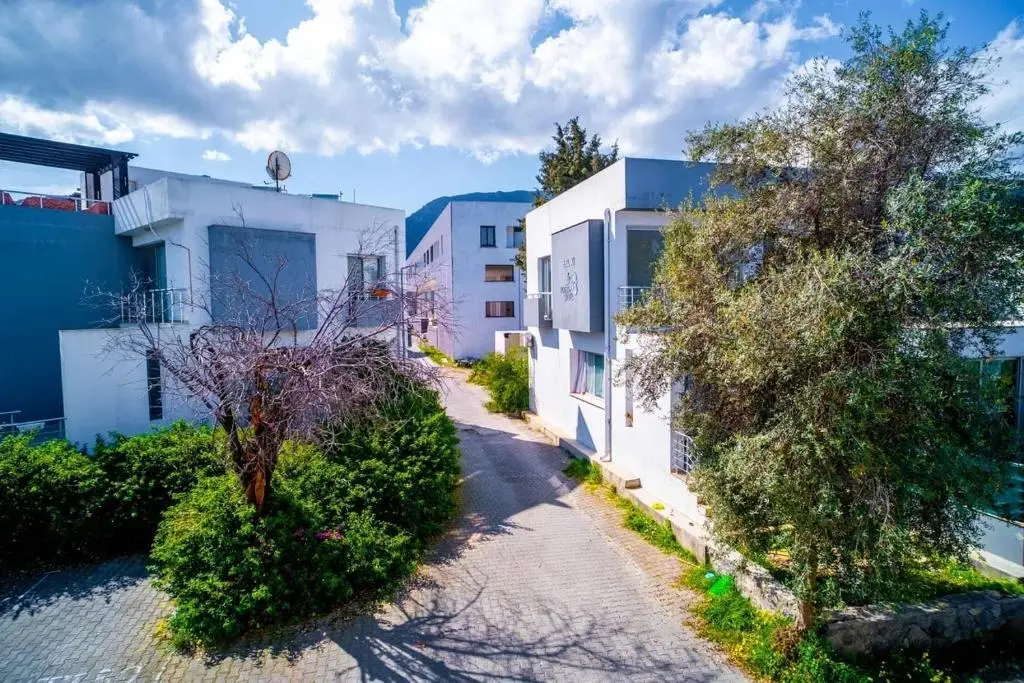 Beautiful Two-Bedroom Apartment near the Sea Sel 6-5 — фото 1