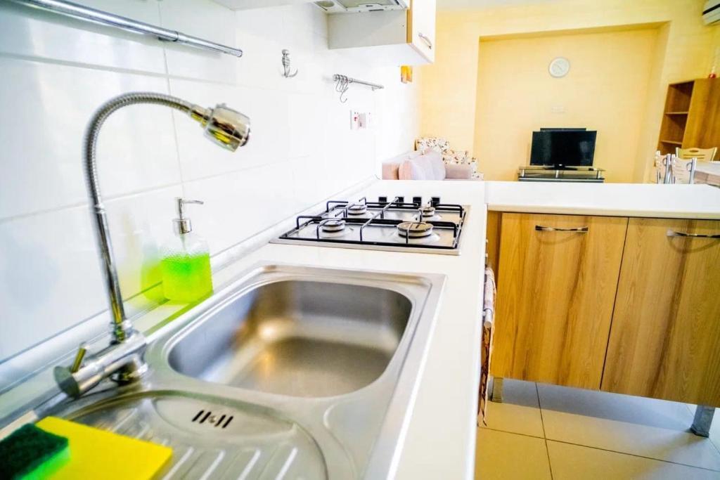 Кирения: Beautiful Two-Bedroom Apartment near the Sea Sel 6-5