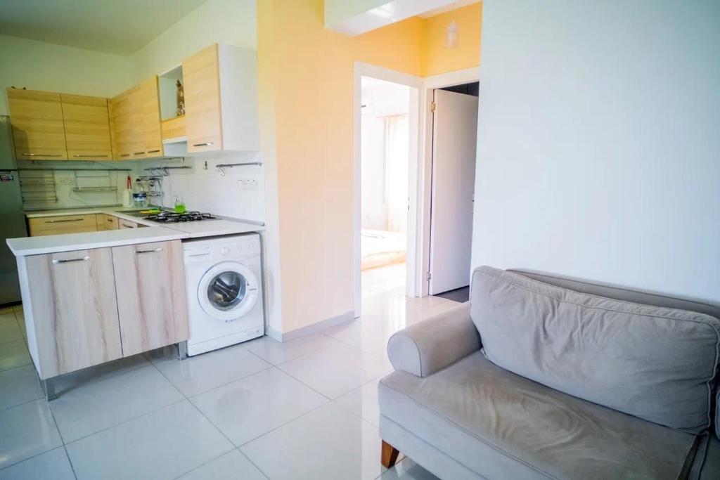 Кирения: Beautiful Two-Bedroom Apartment near the Sea Sel 6-5
