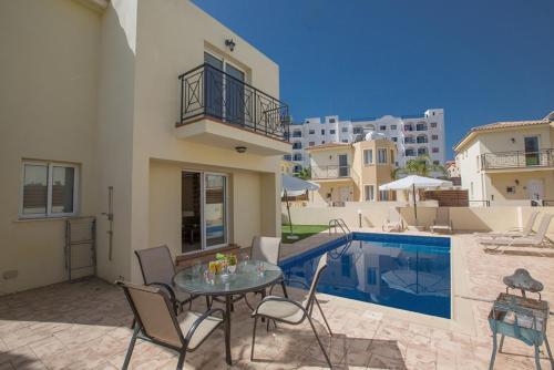 Протарас: The Ultimate 5 Star Holiday Villa in Paralimni with Private Pool And Close To the Beach, Paralimni Villa 1199