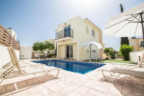 Протарас: The Ultimate 5 Star Holiday Villa in Paralimni with Private Pool And Close To the Beach, Paralimni Villa 1199