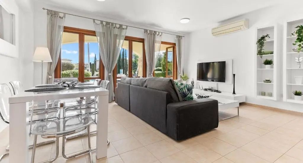 Куклия: Pool side ground floor apartment BF02 - Theseus Village, Aphrodite Hills Resort