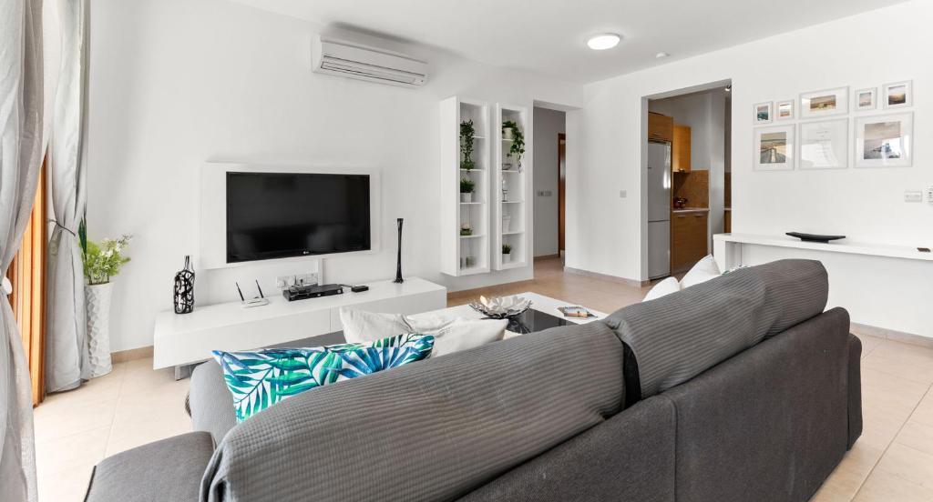 Куклия: Pool side ground floor apartment BF02 - Theseus Village, Aphrodite Hills Resort