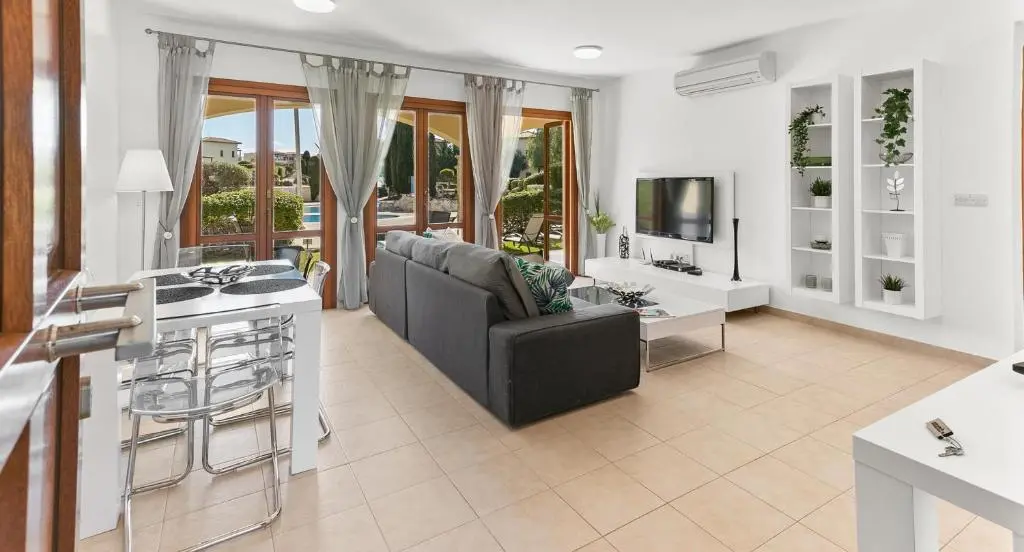 Куклия: Pool side ground floor apartment BF02 - Theseus Village, Aphrodite Hills Resort