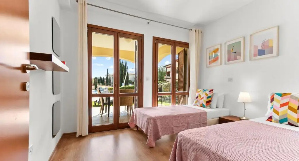 Куклия: Pool side ground floor apartment BF02 - Theseus Village, Aphrodite Hills Resort