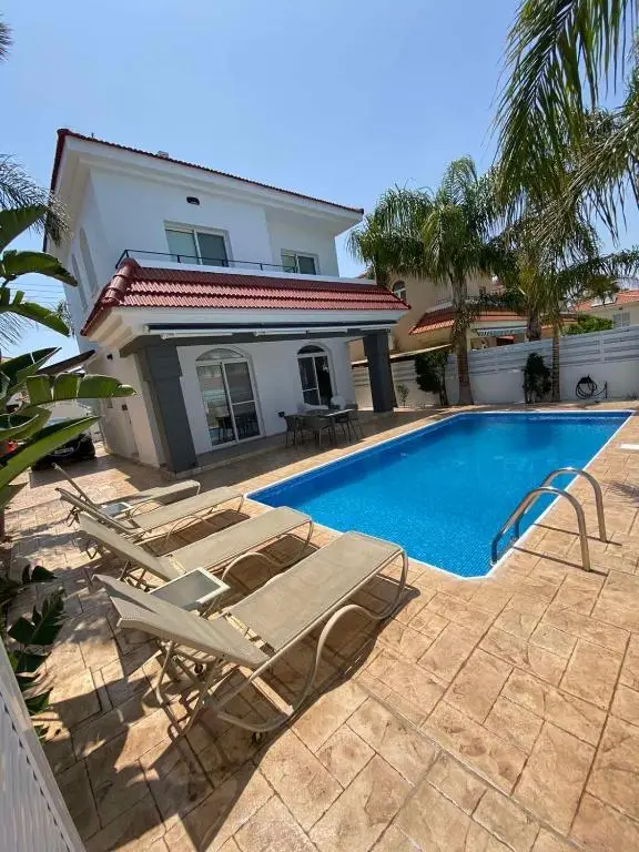 Паралимни: Villa Diana - 200 meters from Kapparis, Fireman's Beach