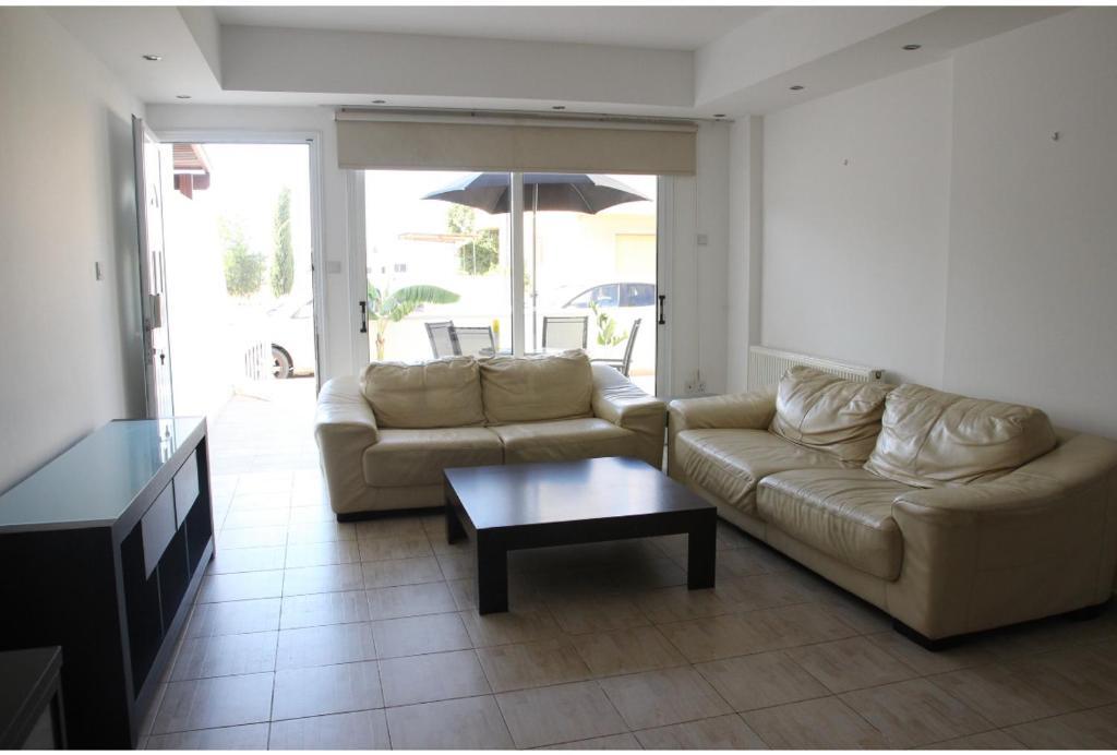 Паралимни: Lovely 2 bedroom ground floor apartment