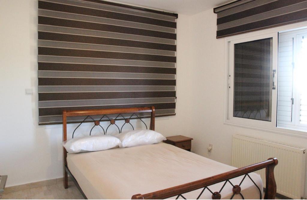 Паралимни: Lovely 2 bedroom ground floor apartment