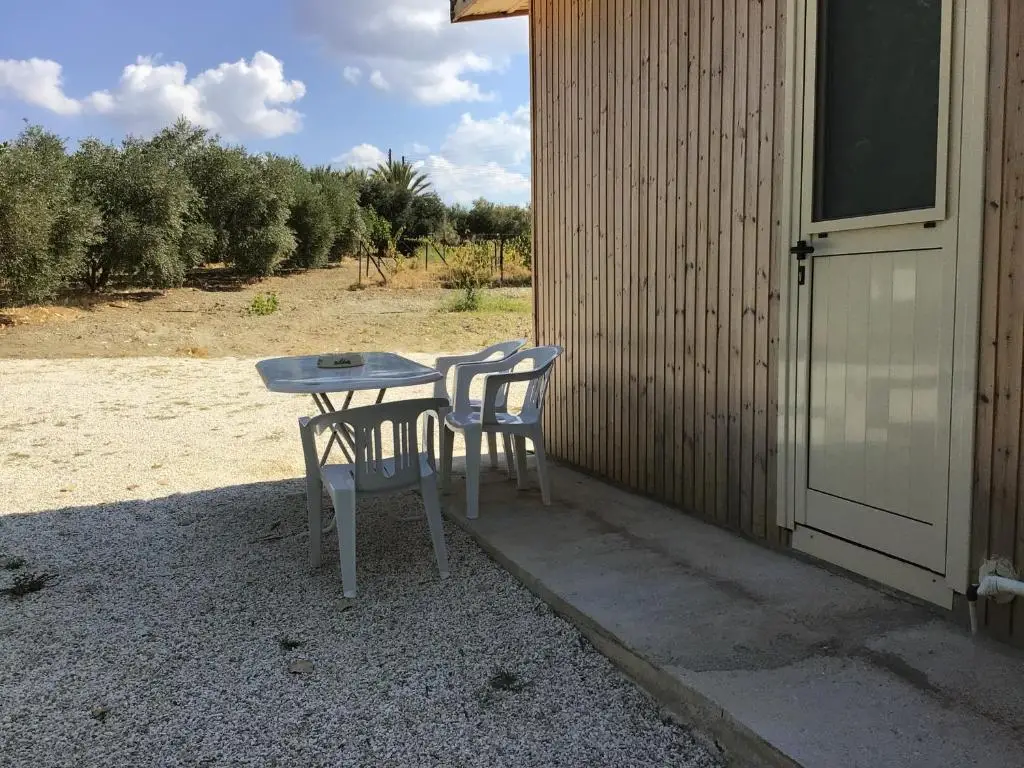 Стени: Pervolaris Cottages 2