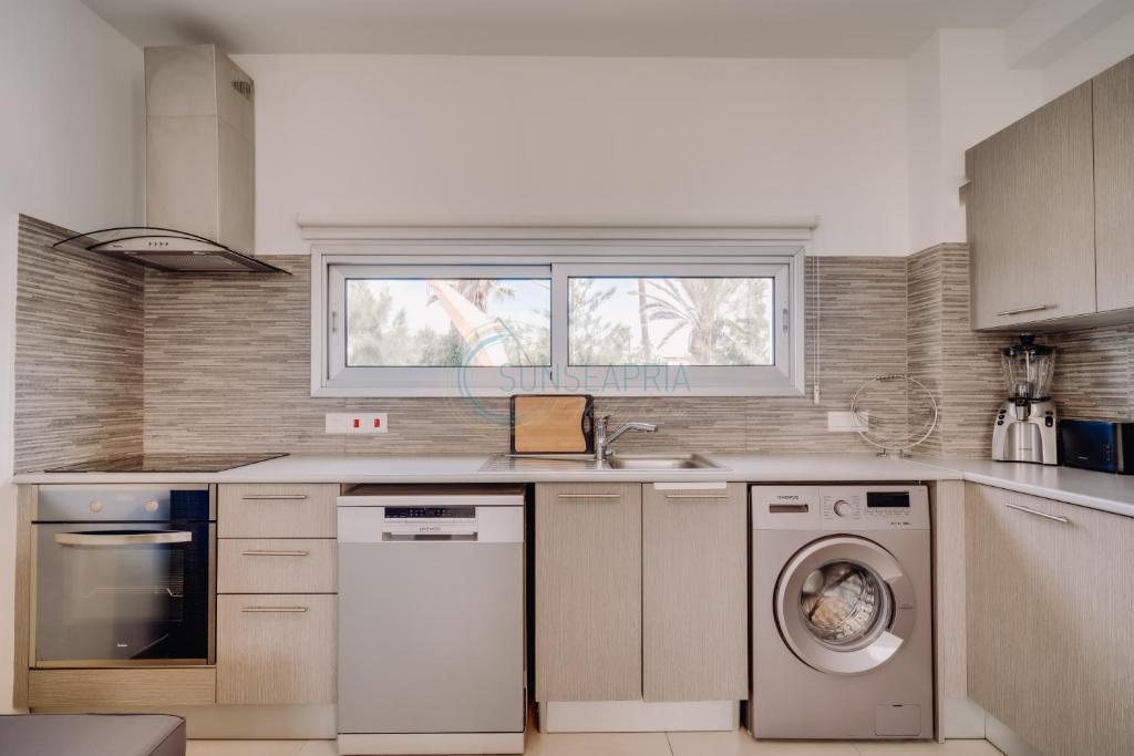 Паралимни: Dream 3bdr villa with private pool near the beach!