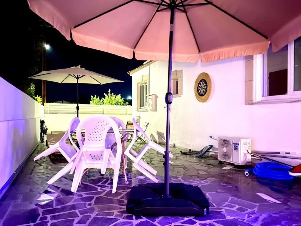 Гекиткале: Exclusive Villa Larnaca - up to 8 sleeps - 2 min from BEACH - Big Private Pool