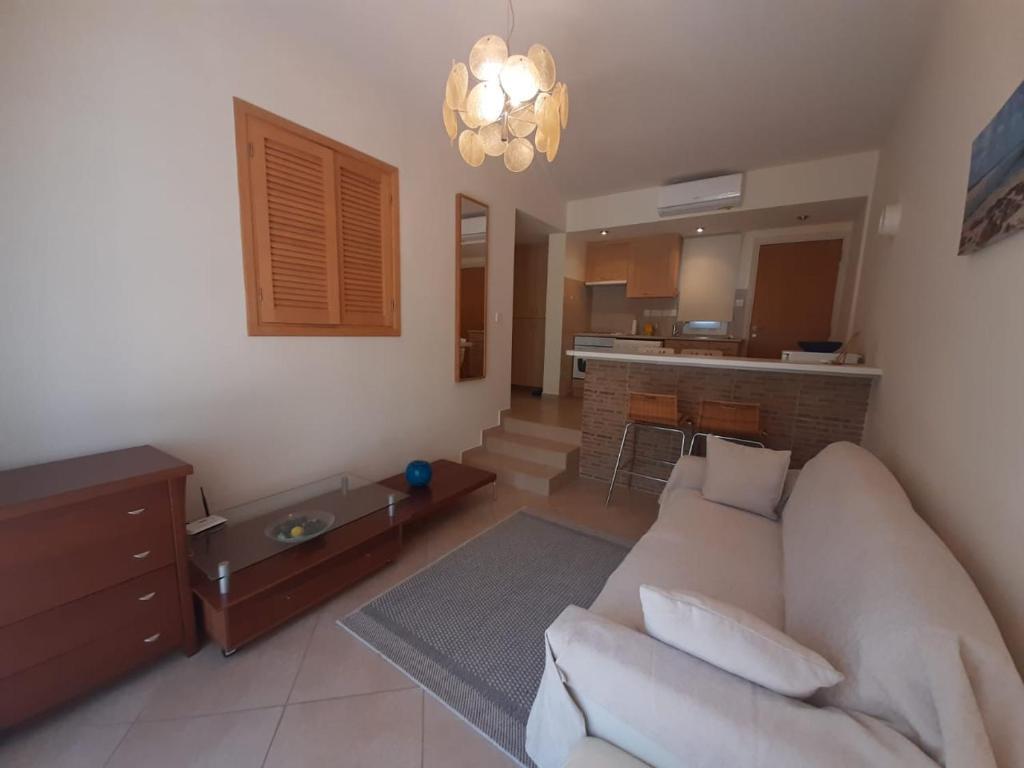 Гермасойя: 1bd in Palm Beach M1 with Pool