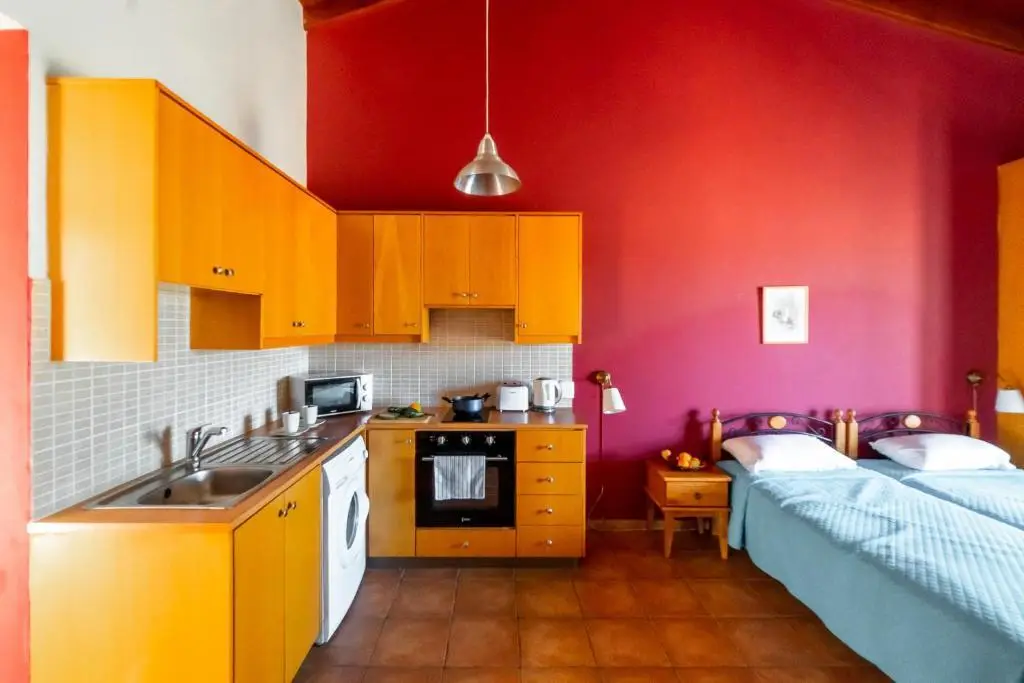 Друшиа: Kate's Latchi Beachfront Studio Apartment 1 by Ezoria