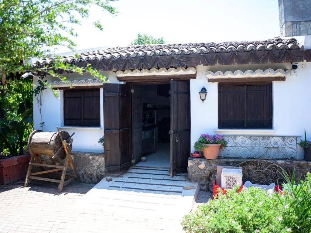 Трикомо (Искеле): Osman Aga Kultur House