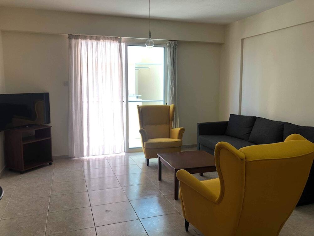 Ларнака: 1 Bedroom Apartment Near The Beach