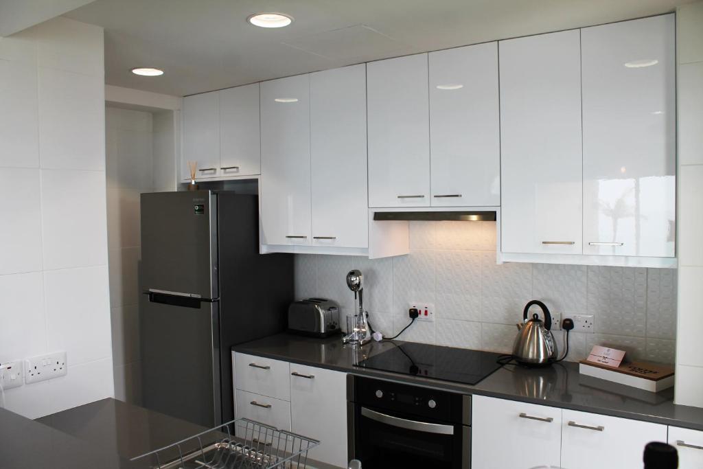 Ларнака: Lazuli Beachfront Apartment 254
