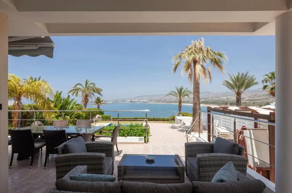 Infinity 4 bedroom Luxury Villa in Kissonerga — фото 1