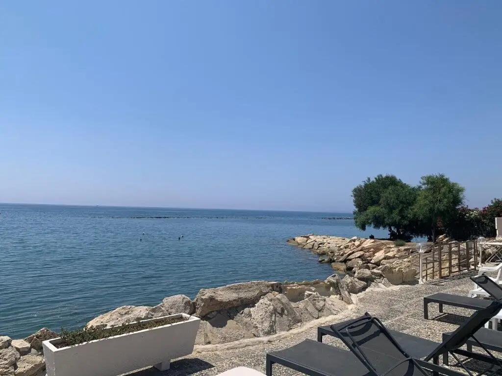 Large 3BD APT 50m to the sea with a pool — фото 1