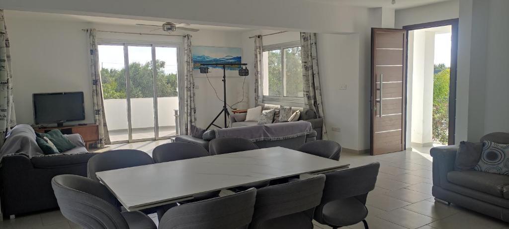 Кити: Kiti Village Villa Larnaca, salt-water pool, 5 bedrooms