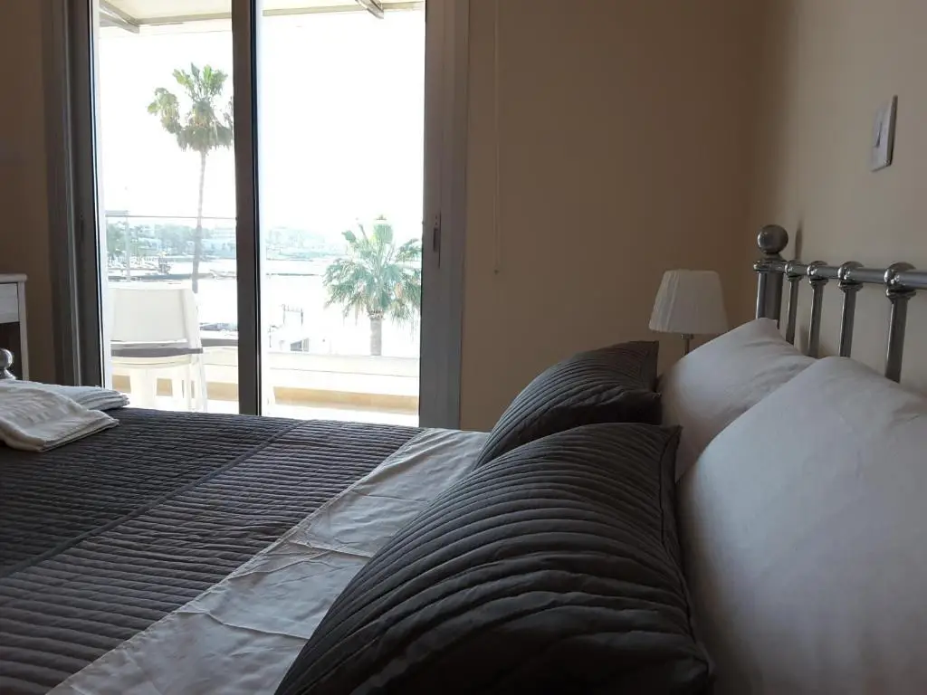 Пафос: Lighthouse by the Sea Lovely 2Bdr Apartment