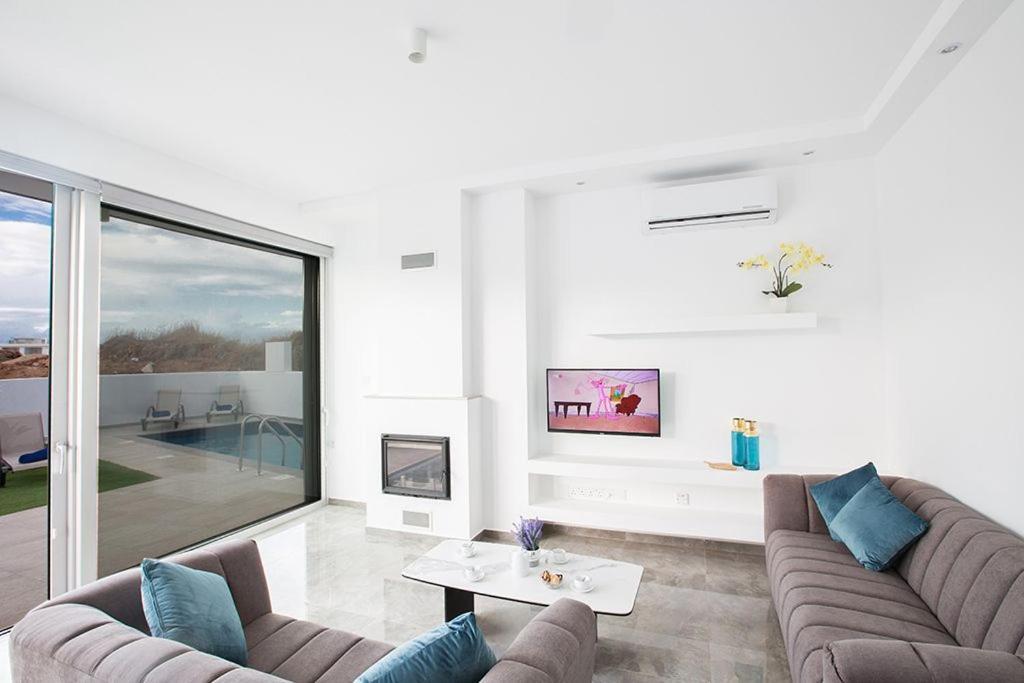 Протарас: Villa Olive Gold Luxury and Brand New 2BDR Protaras Villa with Private Pool