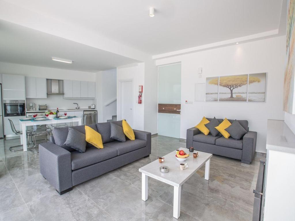 Протарас: Villa Olive Bronze Luxurious 2BDR with Pool Close to Protaras Strip and Beach