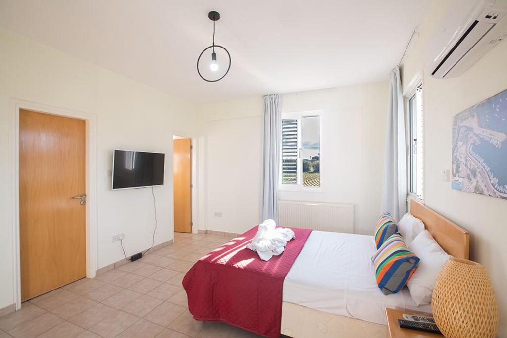 Протарас: Villa Ayia Triada Beautiful 5BDR Villa with Pool Close to all Beaches and Amenities