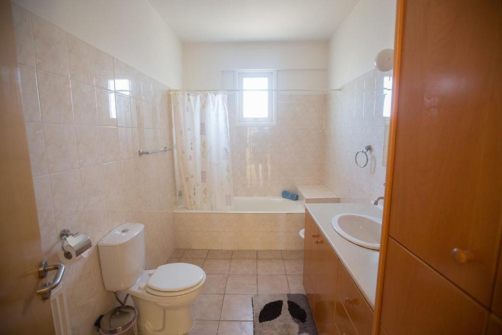 Протарас: Villa Ayia Triada Beautiful 5BDR Villa with Pool Close to all Beaches and Amenities