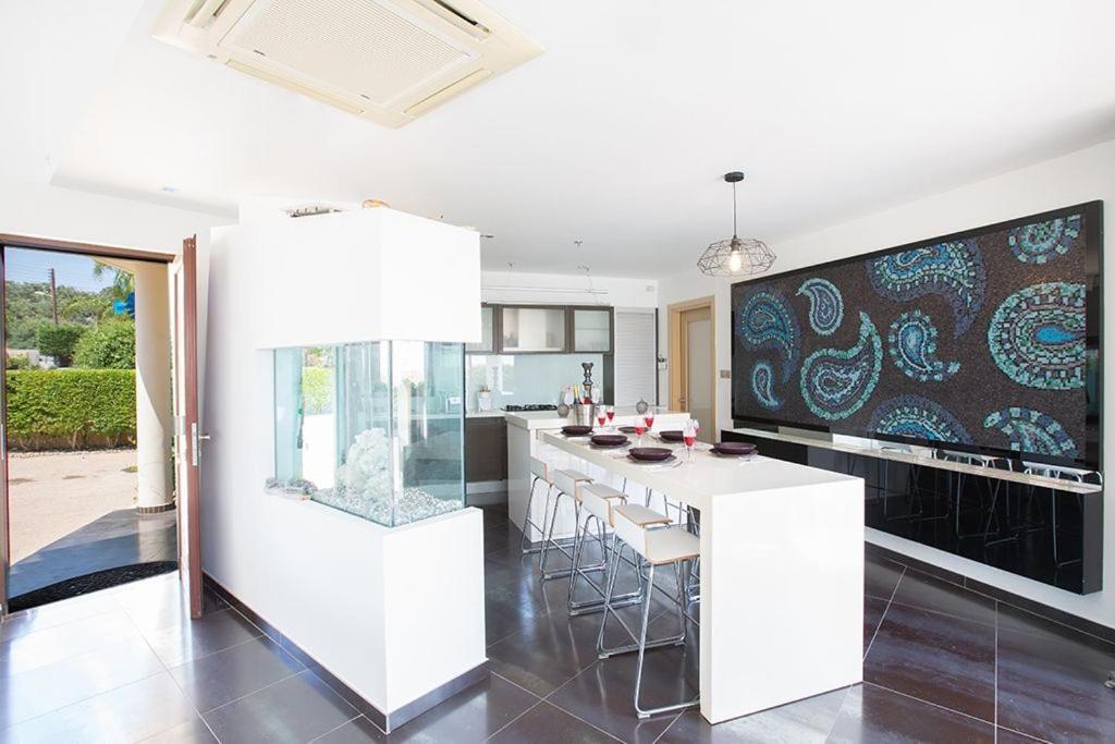 Протарас: Villa Protaras Sunshine Stylish 4BDR Villa with Pool Close to Fig Tree Bay Beach