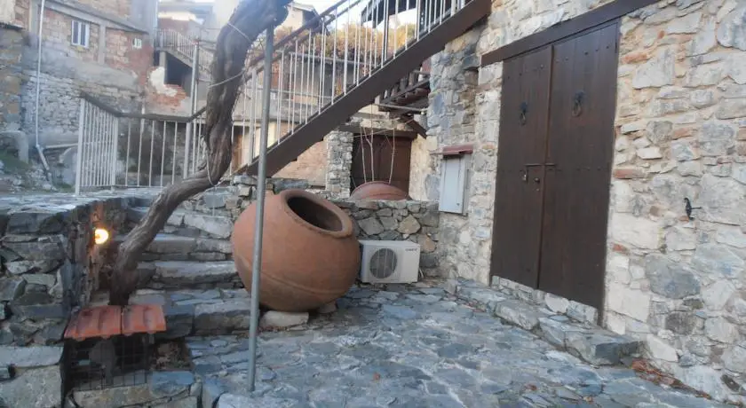 Какопетрия: Symposio Maria House 2