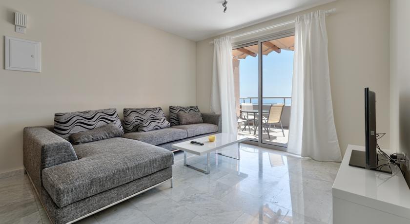 Агиос Тихонас: Amathusa Coastal Heights Apartment No. 203