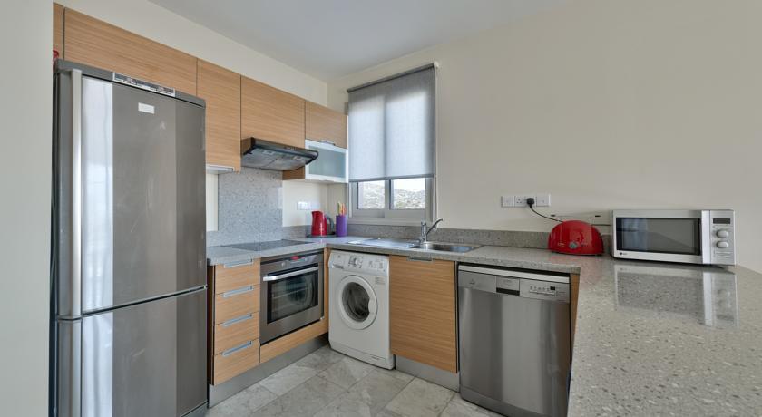 Агиос Тихонас: Amathusa Coastal Heights Apartment No. 203