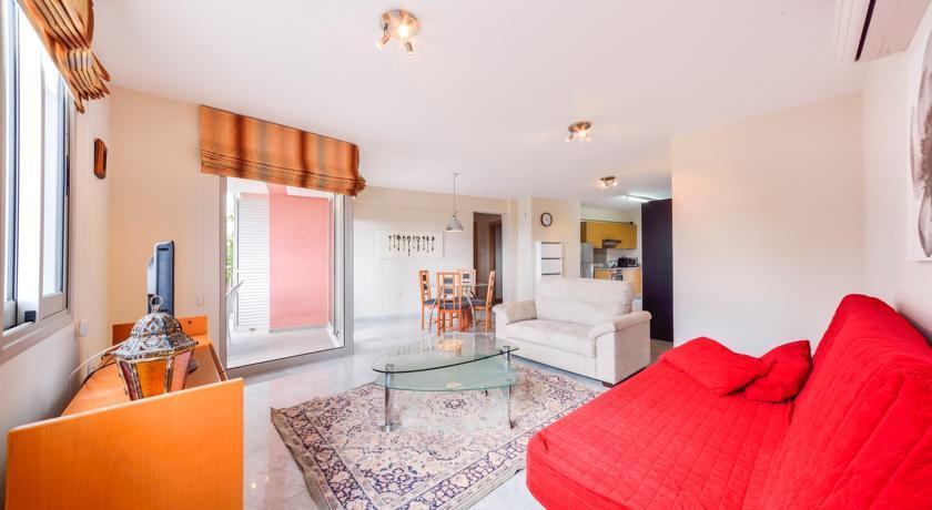 Агиос Тихонас: Amathusa Coastal Heights Apartment No. 203