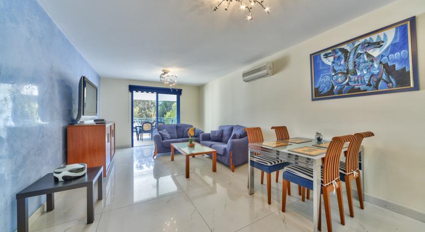 Гермасойя: Camelia Gardens Apartment No. 102