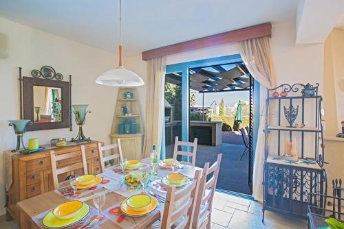 Протарас: Picture Relaxing Beside Your Private Pool in Protaras Reading Your Favourite Book, Protaras Villa 1320