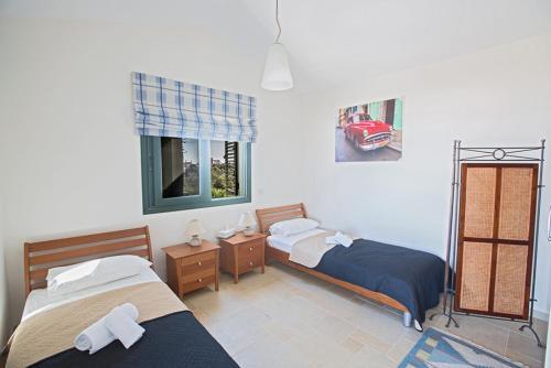 Протарас: Picture Relaxing Beside Your Private Pool in Protaras Reading Your Favourite Book, Protaras Villa 1320