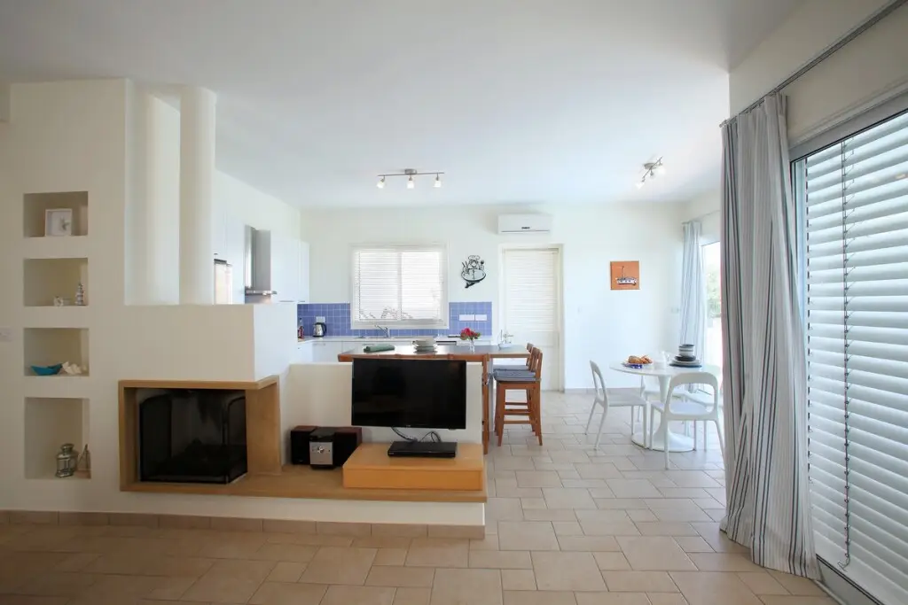 Протарас: 5 Br Villa - Leonies' By The Sea - Chg 8913