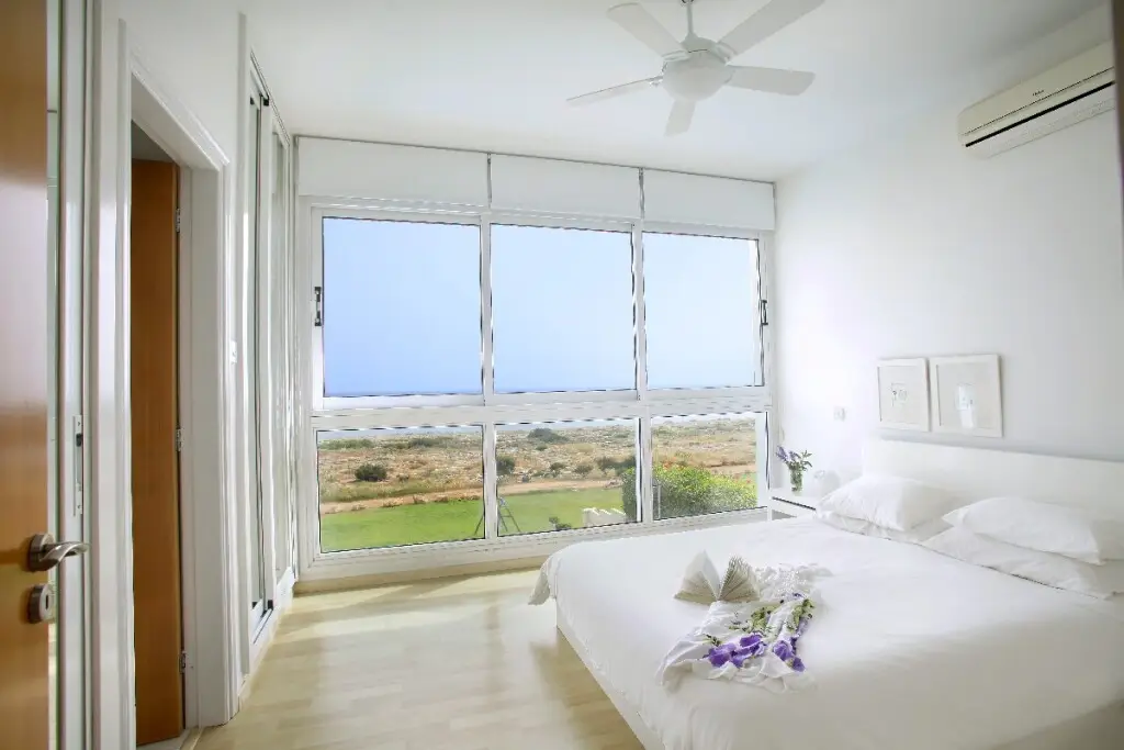 Протарас: 5 Br Villa - Leonies' By The Sea - Chg 8913