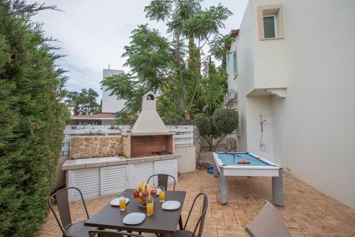 Протарас: Beautiful 5 Star Holiday Villa in a Prime Location in Paralimni, Book Early To Secure Your Dates, Paralimni Villa 1242