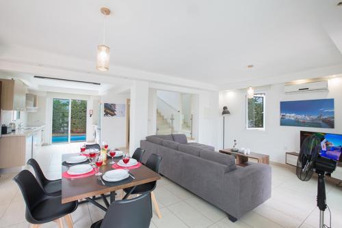 Протарас: Beautiful 5 Star Holiday Villa in a Prime Location in Paralimni, Book Early To Secure Your Dates, Paralimni Villa 1242