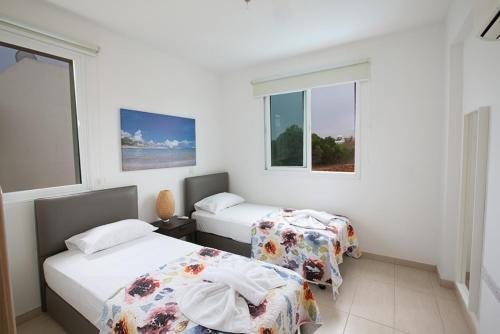 Протарас: Beautiful 5 Star Holiday Villa in a Prime Location in Paralimni, Book Early To Secure Your Dates, Paralimni Villa 1242