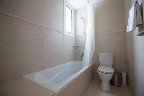 Протарас: Beautiful 5 Star Holiday Villa in a Prime Location in Paralimni, Book Early To Secure Your Dates, Paralimni Villa 1242