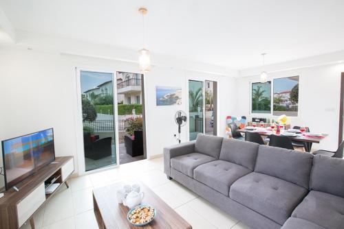 Протарас: Beautiful 5 Star Holiday Villa in a Prime Location in Paralimni, Book Early To Secure Your Dates, Paralimni Villa 1242